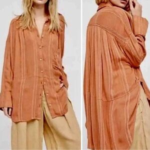 Burnt orange Free People blouse with button-up front #oversized #boho

//c